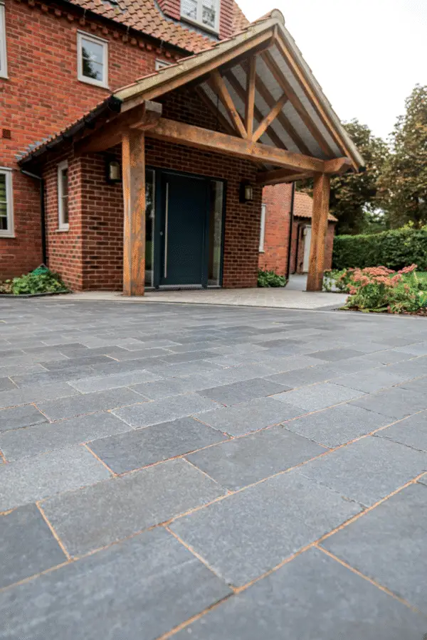 Talasey Fossestone Limestone Ebony Paving